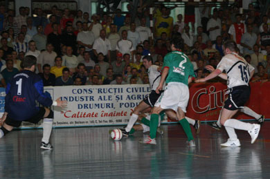 Cip Deva tried to waste the party... (Photo courtesy: Odorheiu Secuiesc)