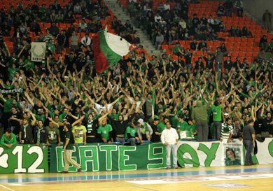Omonoia fans, what a torcida! (Photo courtesy: Yiannis Vakis - Cyprus Futsal)