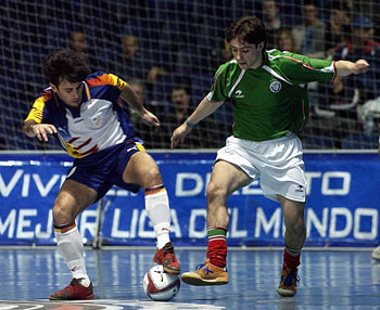 Oscar Redondo (Mir� Martorell) in action with Catalunya (Photo LNFS)