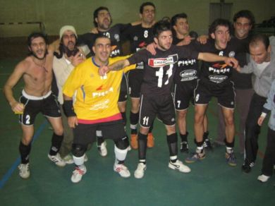Celebrating the triumph! (Photo courtesy: Yiannis Vakis - Cyprus Futsal)