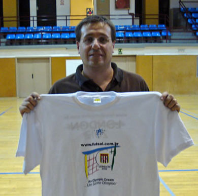 Pere Babot in favour of the Olympic Futsal Campaign! (Photo courtesy: FPFS)