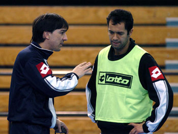 Imanol Arregui and D� are preparing the match (Photo courtesy: LNFS)