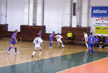 Across Pinerola Bratislava - SK Program Dubnica (Photo courtesy: http://www.futsalslovakia.sk)