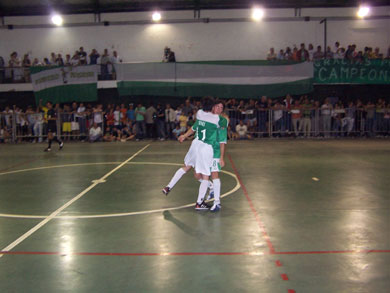 Benes and Chianelli celebrating a goal for Pinocho (Photo courtesy: Pasion Futsal Magazine)