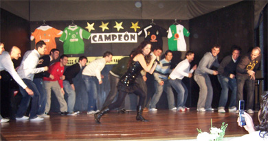Pinocho players ballet to celebrate one more title! (Photo courtesy: Pasion Futsal Magazine)