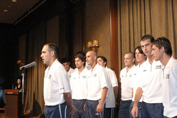 Javi Rodriguez talking to Japanese Fans (Photo courtesy Pivo!)