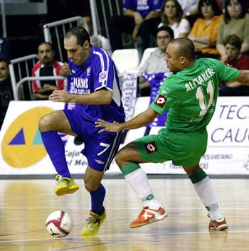 Javi Rodriguez vs Alexandre (Photo courtesy: Enrique Serrano - LNFS)