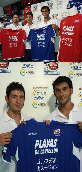 Photo 1: Nando Grana, Fali and Rafa show the Japanese shirt - Photo 2: Fali and Rafa (Photo courtesy: www.playascastellon.com)