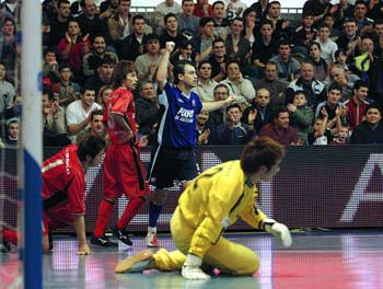 Nando Grana in the Londrina s defence (Photo courtesy: http://www.lnfs.es)