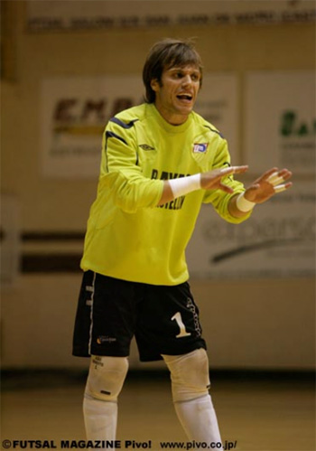 100th cap with Portugal for Jo�o Benedito! (Photo courtesy: Kenji Zama - Pivo! Futsal Magazine