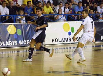 Pitu vs Torras (Photo courtesy: Enrique Serrano - LNFS)