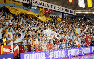 The Cartagena torcida, what a spectacle! (Photo courtesy: AP Photo Spain - LNFS)