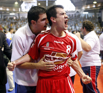 Fran Serrejon, what a pluck! (Photo courtesy: AP Photo Spain - LNFS)