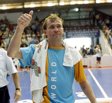 Marcelo happy and... sponsorized! (Photo courtesy: AP Photo Spain - LNFS)