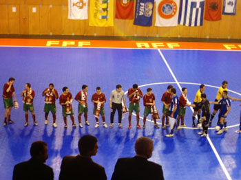 Portugal and Greece, few seconds before the match (Photo courtesy www.futsal.com.pt)