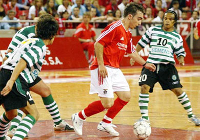 Ricardinho vs Deo (Photo courtesy: Futsal Sporting)