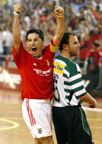 Different feelings: Andrè Lima and Zezito (Photo courtesy: Futsal Sporting)