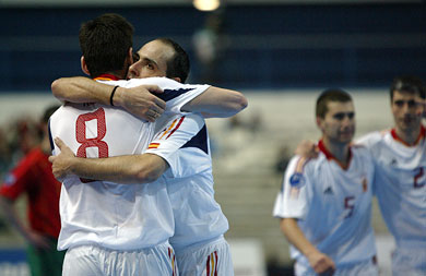 Kike and Javi Rodriguez, Orol and Julio: Spain*s team spirit (Photo courtesy: Joe Pepler - UEFA.com)