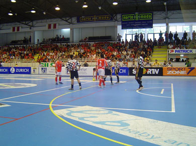 Free kick for Benfica (Photo courtesy: Boavista Futsal)