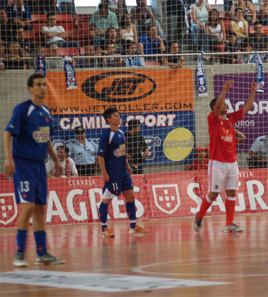 ...3... (Photo courtesy: SL Benfica)