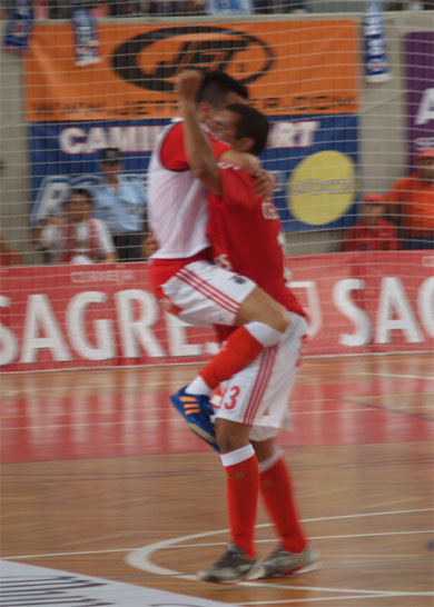 Cesar Paulo, magic moment part 1... (Photo courtesy: SL Benfica)