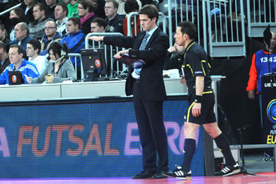 Massini and friends: there's a lot of work also outside the pitch! (Photo Futsalplanet.com)