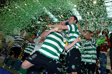 Green rain over Zezito & C. !! (Photo courtesy: Futsal Sporting)