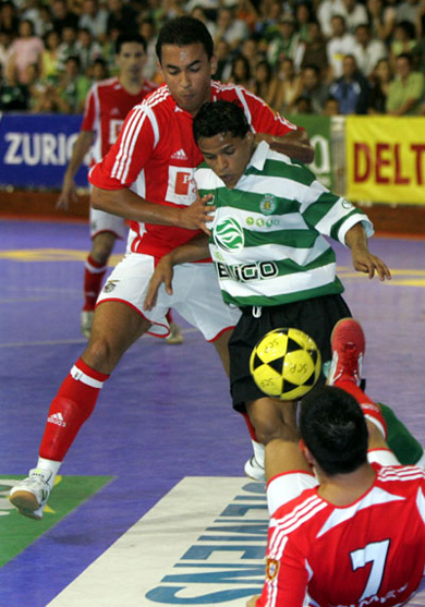 Pica Pau and Coco vs Deo (Photo courtesy: Futsal Sporting)