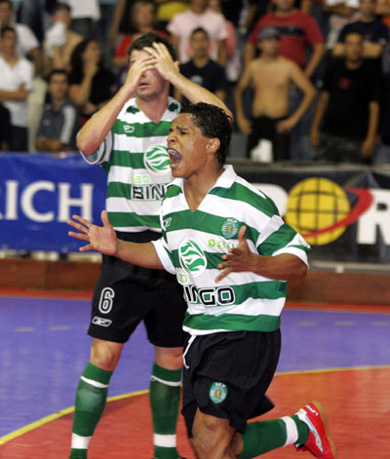 Deo and Bibi celebrating... (Photo courtesy: Futsal Sporting)