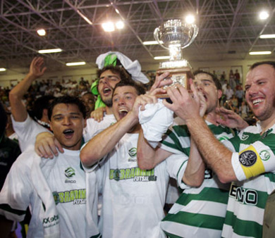 The Cup is here... (Photo courtesy: Futsal Sporting)