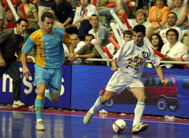 Cobeta followed by Torras (Photo courtesy: AP Photo Spain - LNFS)