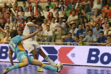 Vinicius (Bacaro) vs Marcelo(Photo courtesy: AP Photo Spain - LNFS)