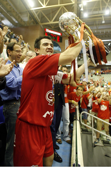 Fran Serrejon and...cup! (Photo courtesy: AP Photo Spain - LNFS)