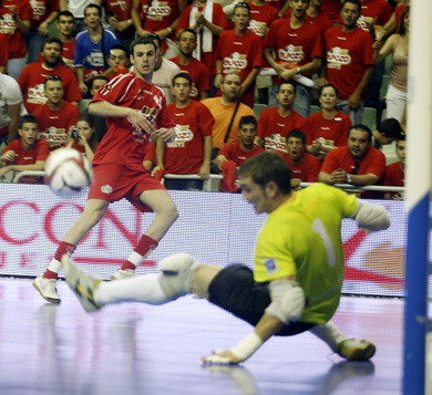 Cristian trying to save an attempt by the portuguese star Joel (Photo courtesy: AP Photo Spain - LNFS)