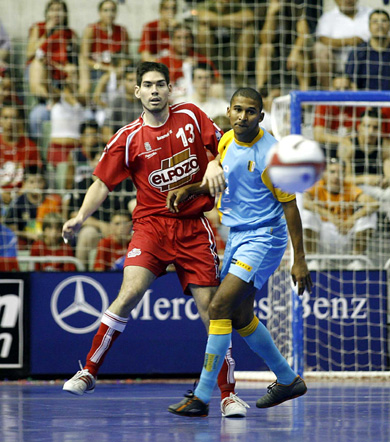 Kike vs Manoel Tobias (Photo courtesy: AP Photo Spain - LNFS)