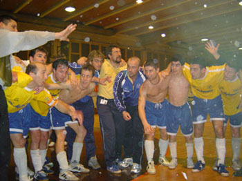 Puntar Alpkomerc celebrating the Cup! (Photo courtesy: http://www.kapodol.com)