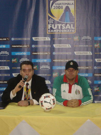 Ram�n Raya during the press conference (Photo courtesy: Mexican Futsal Portal)