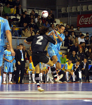 Hard battle between Dudù and Sylignakis (Photo courtesy: LNFS Aphoto Spain)