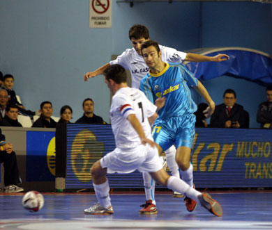 Lorente vs Osibov (Photo courtesy: LNFS Aphoto Spain)