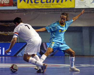 Osibov vs Dud� (Photo courtesy: LNFS Aphoto Spain)