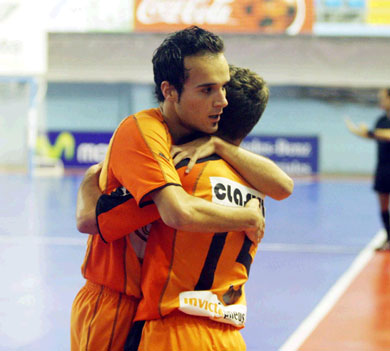 Ramada and Lipa celebrating a goal for Boavista (Photo courtesy: LNFS Aphoto Spain)