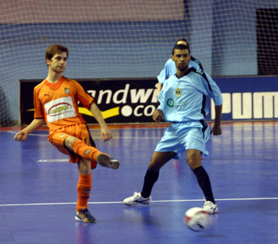 Ricardo vs Junior (Photo courtesy: LNFS Aphoto Spain)