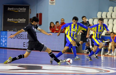 Ramic vs Kouvaras (Photo courtesy: LNFS Aphoto Spain)