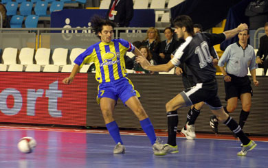 Surudzic vs Kouvaras (Photo courtesy: LNFS Aphoto Spain)