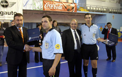 Blazquez Sierra and Gracia had no problems in refereeing the match (Photo courtesy: LNFS Aphoto Spain)