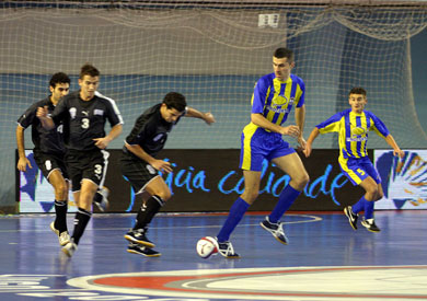 Savic vs Mostrios and Sokos (Photo courtesy: LNFS Aphoto Spain)