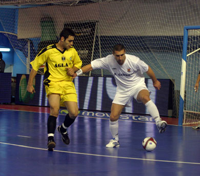 Perquinho vs Dzafic, part 2... (Photo courtesy: LNFS Aphoto Spain)