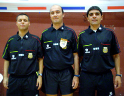 San Lorenzo vs Ferro Carril referees: Principal: Sergio Ghibaudi; Asistente: Lucas Germinotta; Cronometrista: Luis Landaburu (Photo courtesy:www.futsala.com.ar)