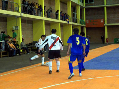 During the match... (Photo courtesy: Sebastian Larocca - Pasi�n Futsal)
