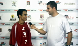 Robinho during an interview (Photo courtesy www.futsal.com.br)